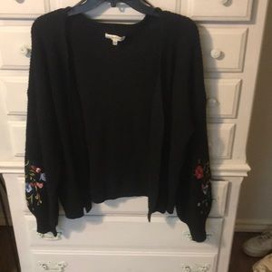 Balloon sleeve cardigan with embroidery on sleeve